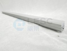 為什么線條燈硅膠燈罩擠出時要噴油？